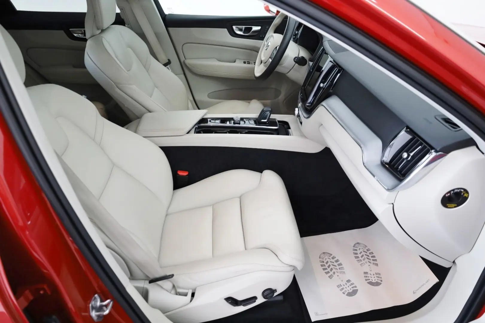 XC60 Momentum Pro,Leder,Navi,LED,SH,Pano.,AHK+WR
