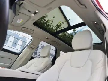 XC60 Momentum Pro,Leder,Navi,LED,SH,Pano.,AHK+WR