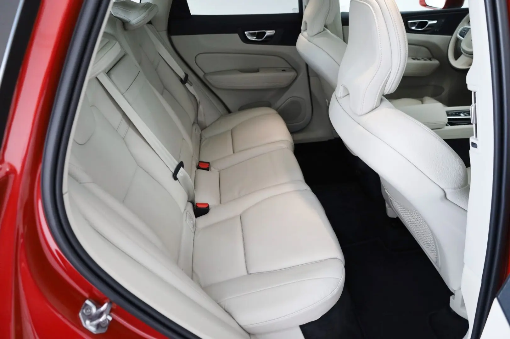 XC60 Momentum Pro,Leder,Navi,LED,SH,Pano.,AHK+WR