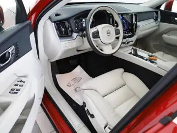 XC60 Momentum Pro,Leder,Navi,LED,SH,Pano.,AHK+WR