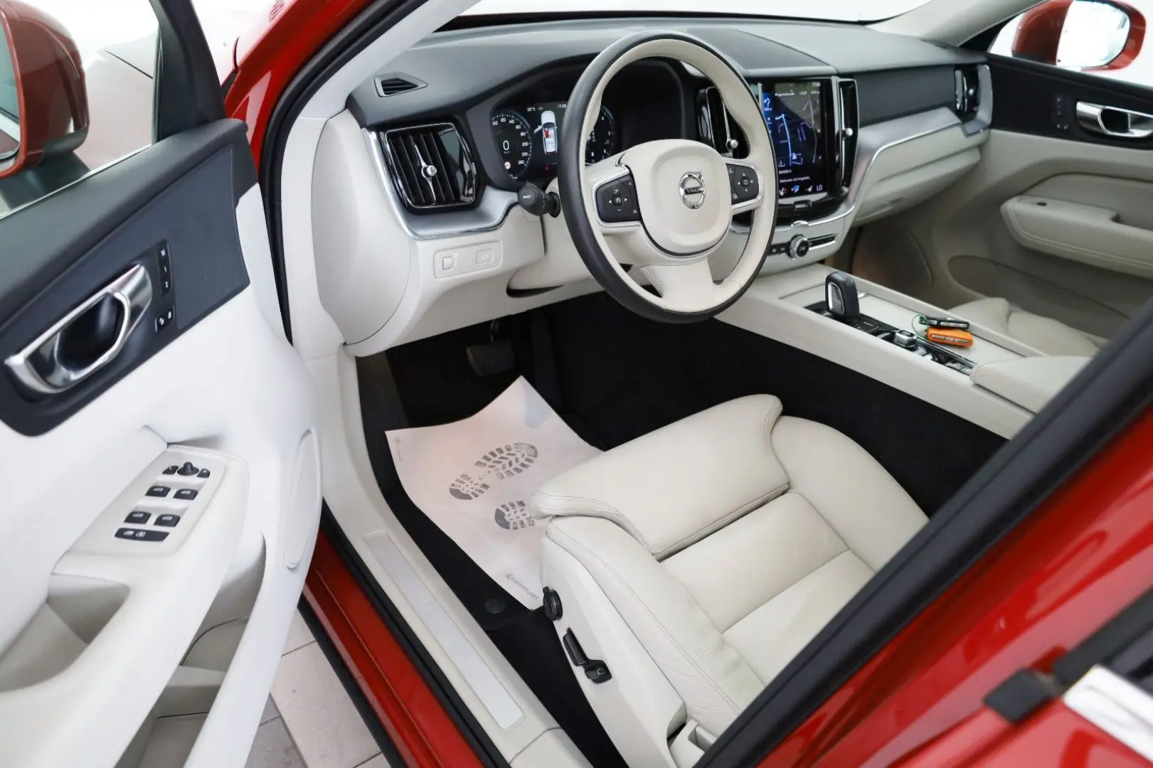 XC60 Momentum Pro,Leder,Navi,LED,SH,Pano.,AHK+WR