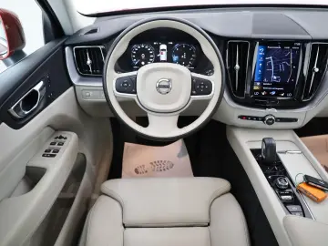 XC60 Momentum Pro,Leder,Navi,LED,SH,Pano.,AHK+WR