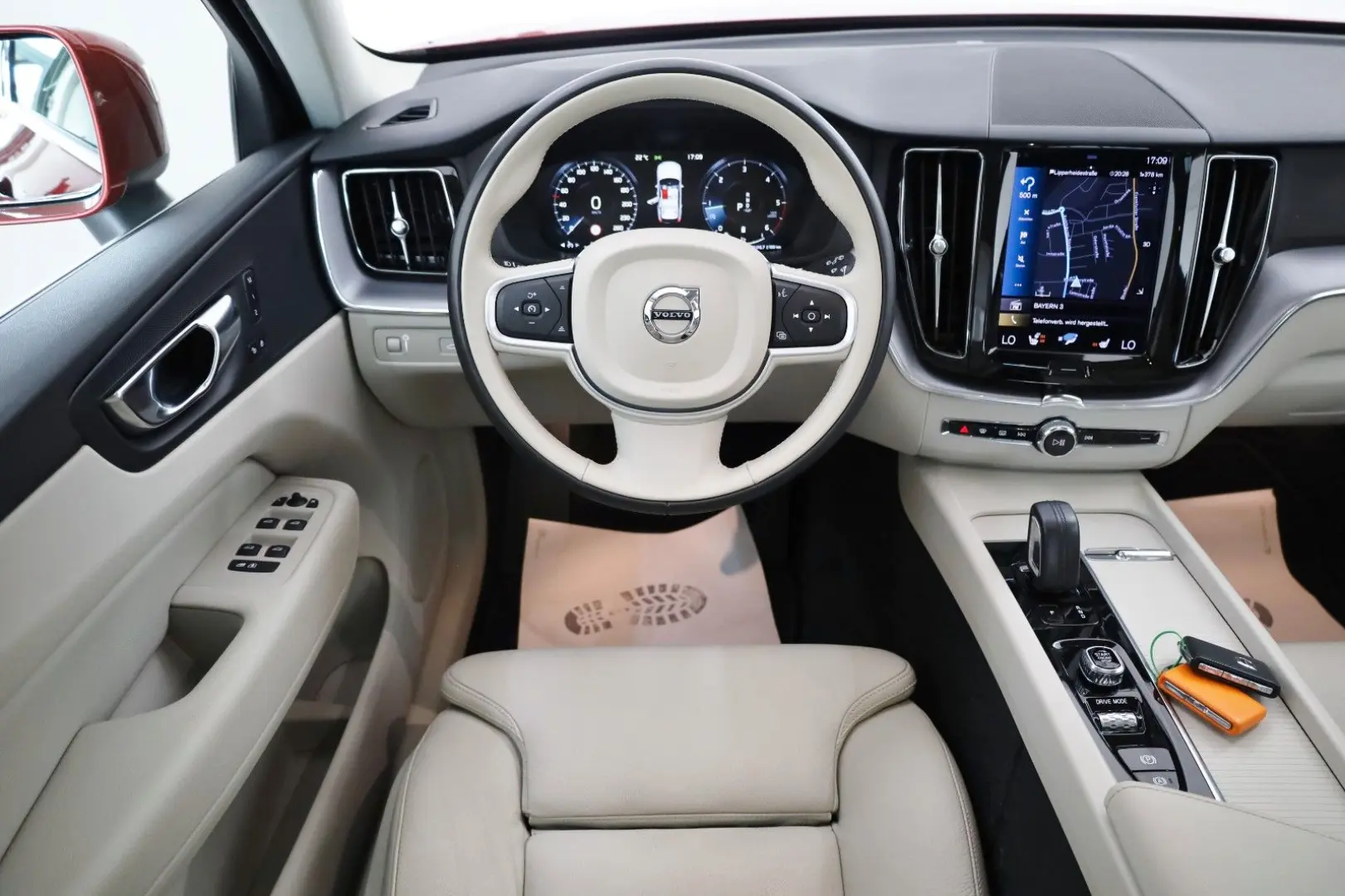 XC60 Momentum Pro,Leder,Navi,LED,SH,Pano.,AHK+WR