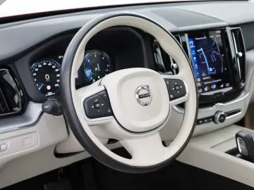 XC60 Momentum Pro,Leder,Navi,LED,SH,Pano.,AHK+WR