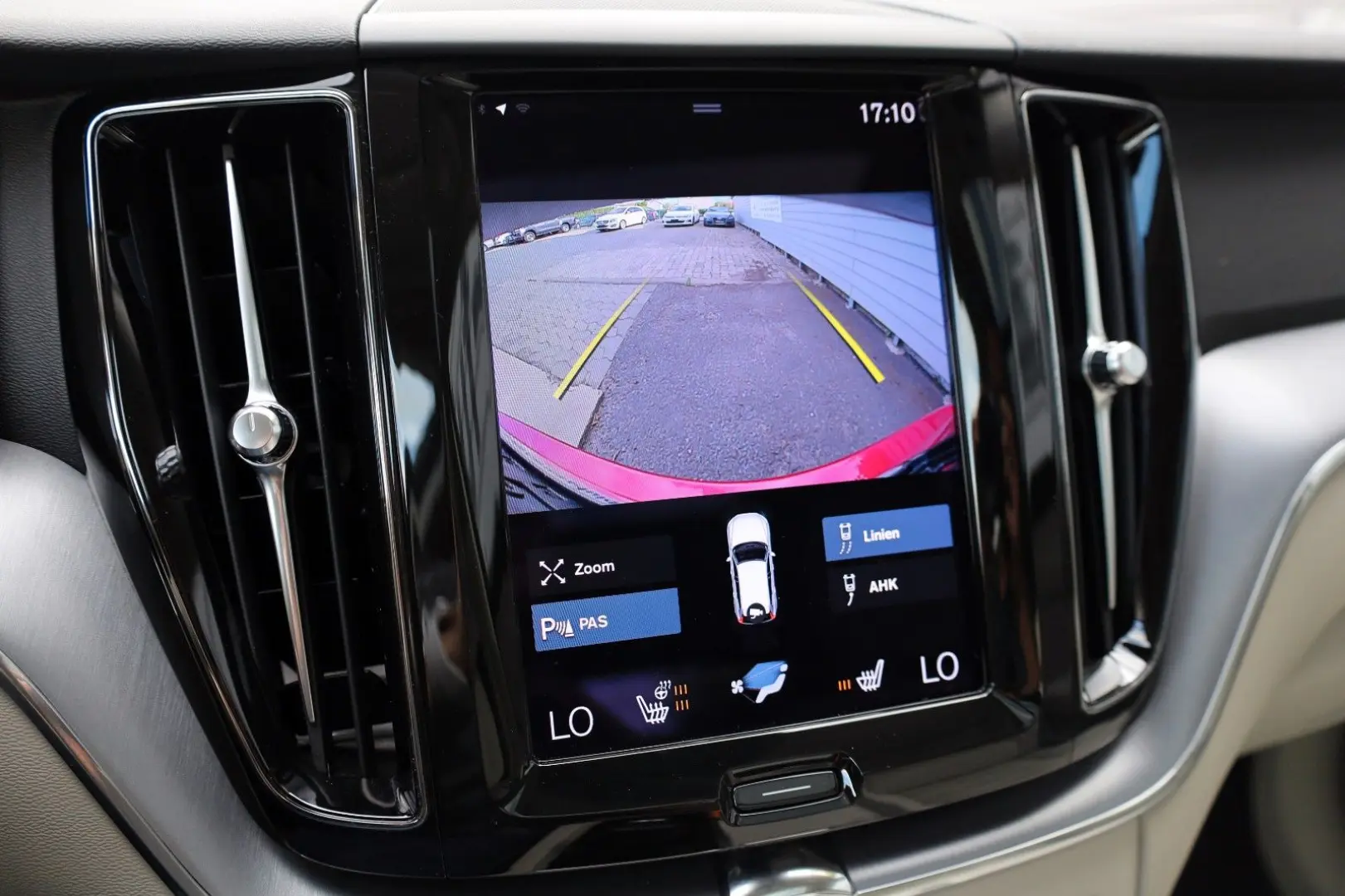 XC60 Momentum Pro,Leder,Navi,LED,SH,Pano.,AHK+WR