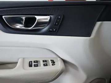 XC60 Momentum Pro,Leder,Navi,LED,SH,Pano.,AHK+WR
