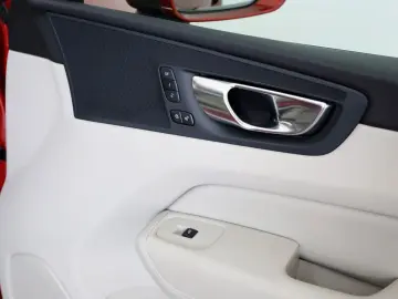 XC60 Momentum Pro,Leder,Navi,LED,SH,Pano.,AHK+WR
