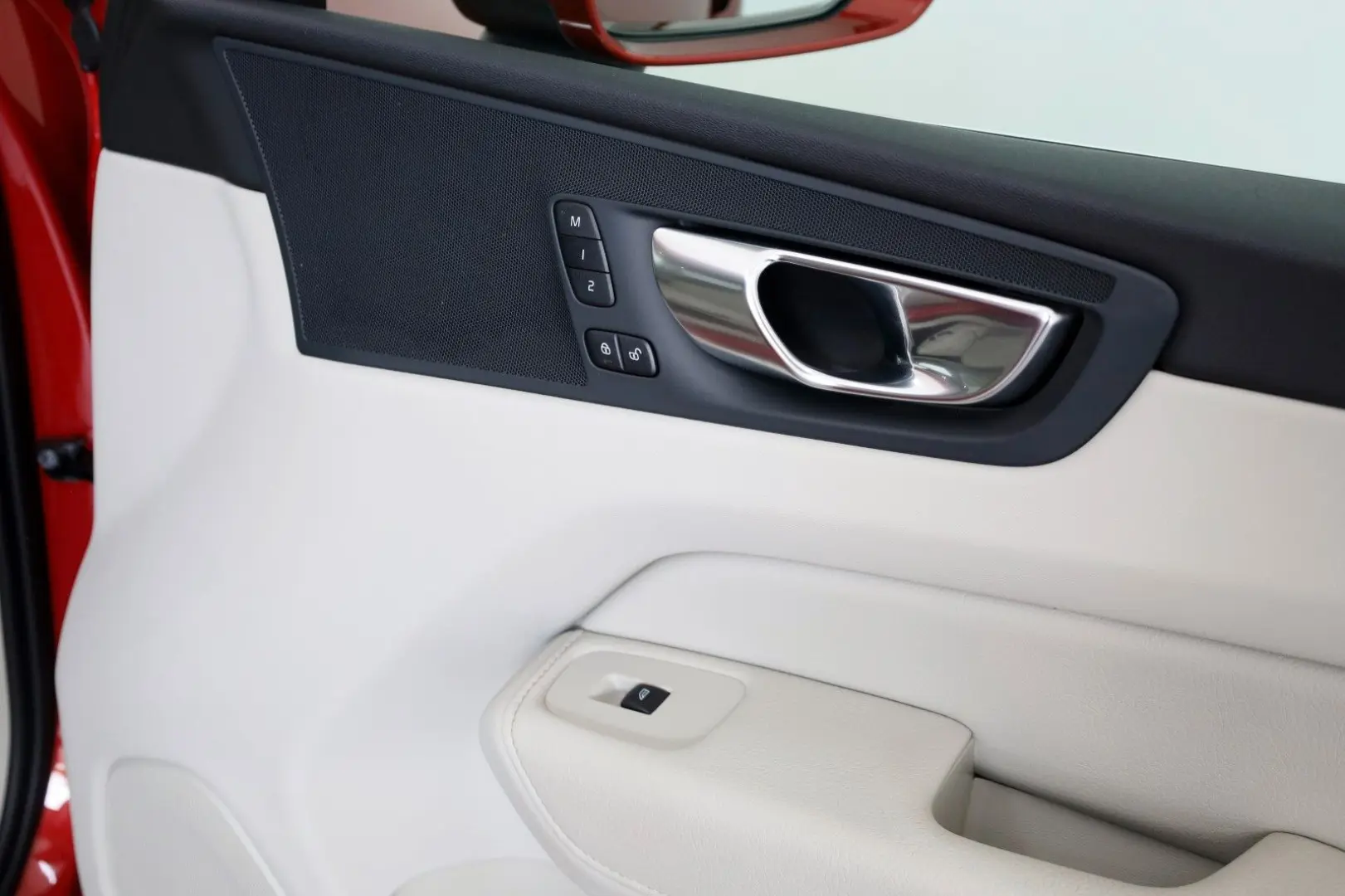 XC60 Momentum Pro,Leder,Navi,LED,SH,Pano.,AHK+WR