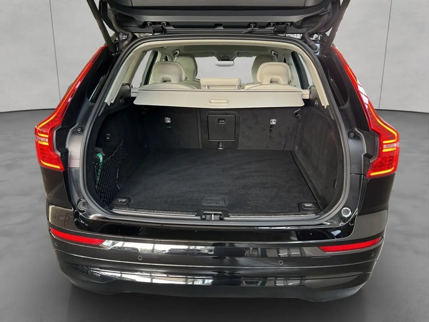 XC60 B5 AWD Momentum-Pro Aut Vollleder Navi LED