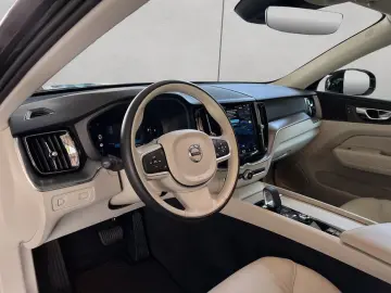 XC60 B5 AWD Momentum-Pro Aut Vollleder Navi LED