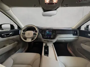 XC60 B5 AWD Momentum-Pro Aut Vollleder Navi LED