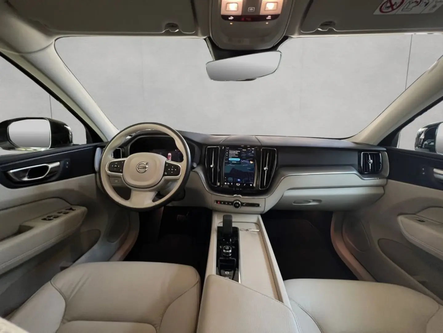 XC60 B5 AWD Momentum-Pro Aut Vollleder Navi LED