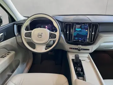 XC60 B5 AWD Momentum-Pro Aut Vollleder Navi LED