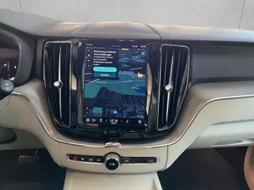 XC60 B5 AWD Momentum-Pro Aut Vollleder Navi LED