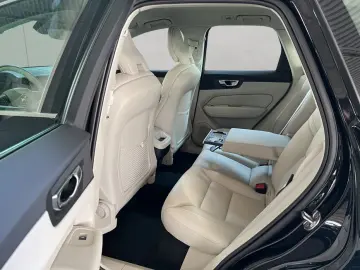 XC60 B5 AWD Momentum-Pro Aut Vollleder Navi LED