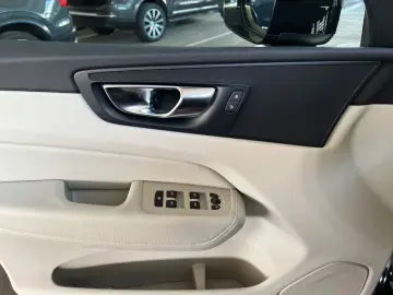 XC60 B5 AWD Momentum-Pro Aut Vollleder Navi LED
