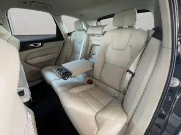 XC60 B5 AWD Momentum-Pro Aut Vollleder Navi LED