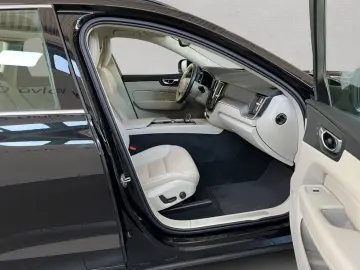 XC60 B5 AWD Momentum-Pro Aut Vollleder Navi LED