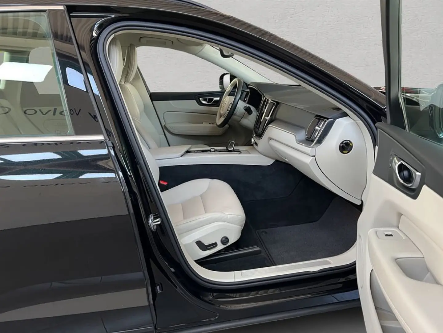 XC60 B5 AWD Momentum-Pro Aut Vollleder Navi LED