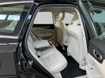XC60 B5 AWD Momentum-Pro Aut Vollleder Navi LED