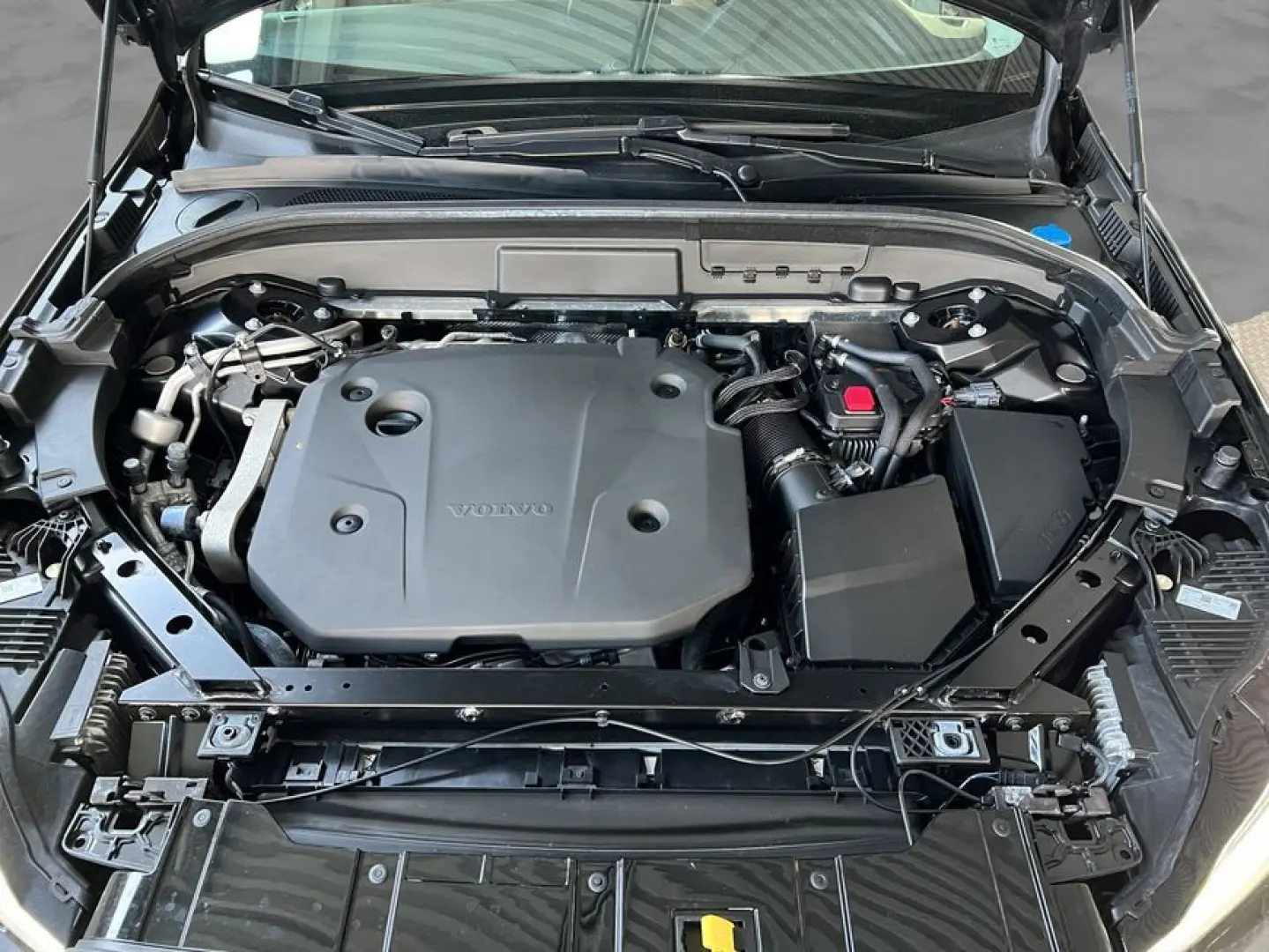 XC60 B5 AWD Momentum-Pro Aut Vollleder Navi LED