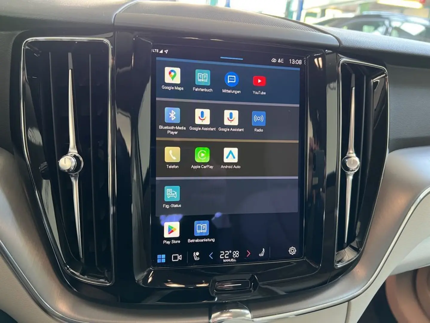 XC60 B5 AWD Momentum-Pro Aut Vollleder Navi LED