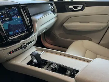XC60 B5 AWD Momentum-Pro Aut Vollleder Navi LED