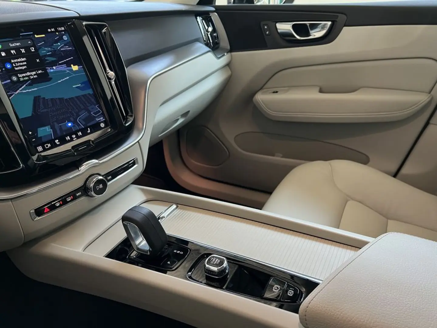 XC60 B5 AWD Momentum-Pro Aut Vollleder Navi LED