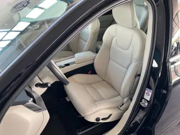 XC60 B5 AWD Momentum-Pro Aut Vollleder Navi LED