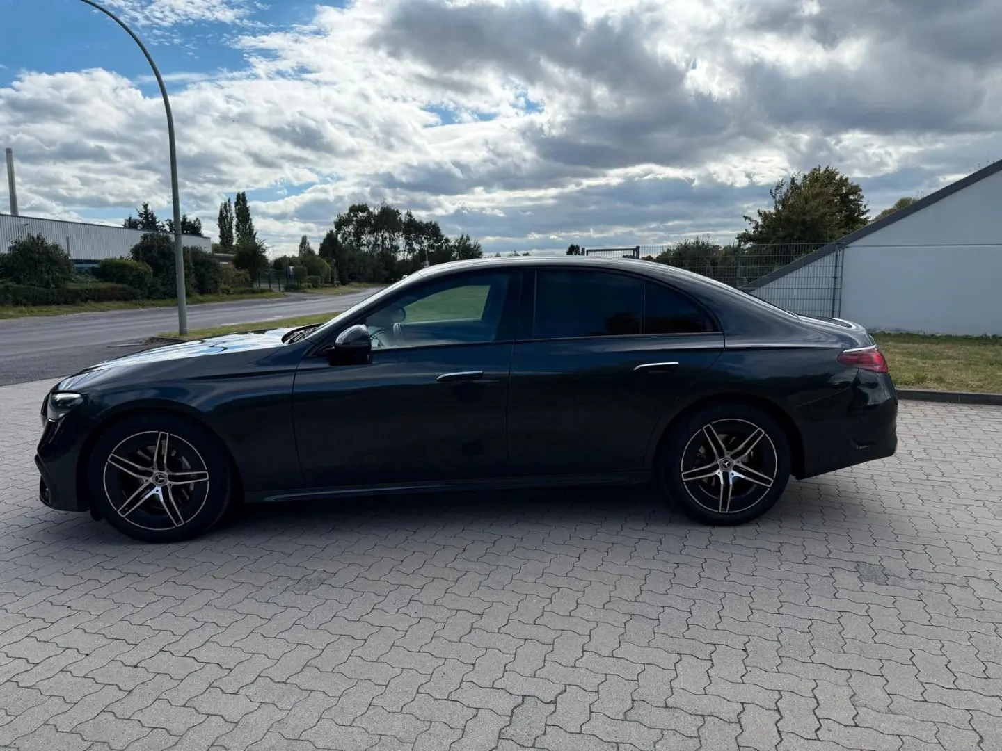 E 220d 9G-TRO*AMG*MBUX*LED*KEYLESS-GO*GARANTIE*