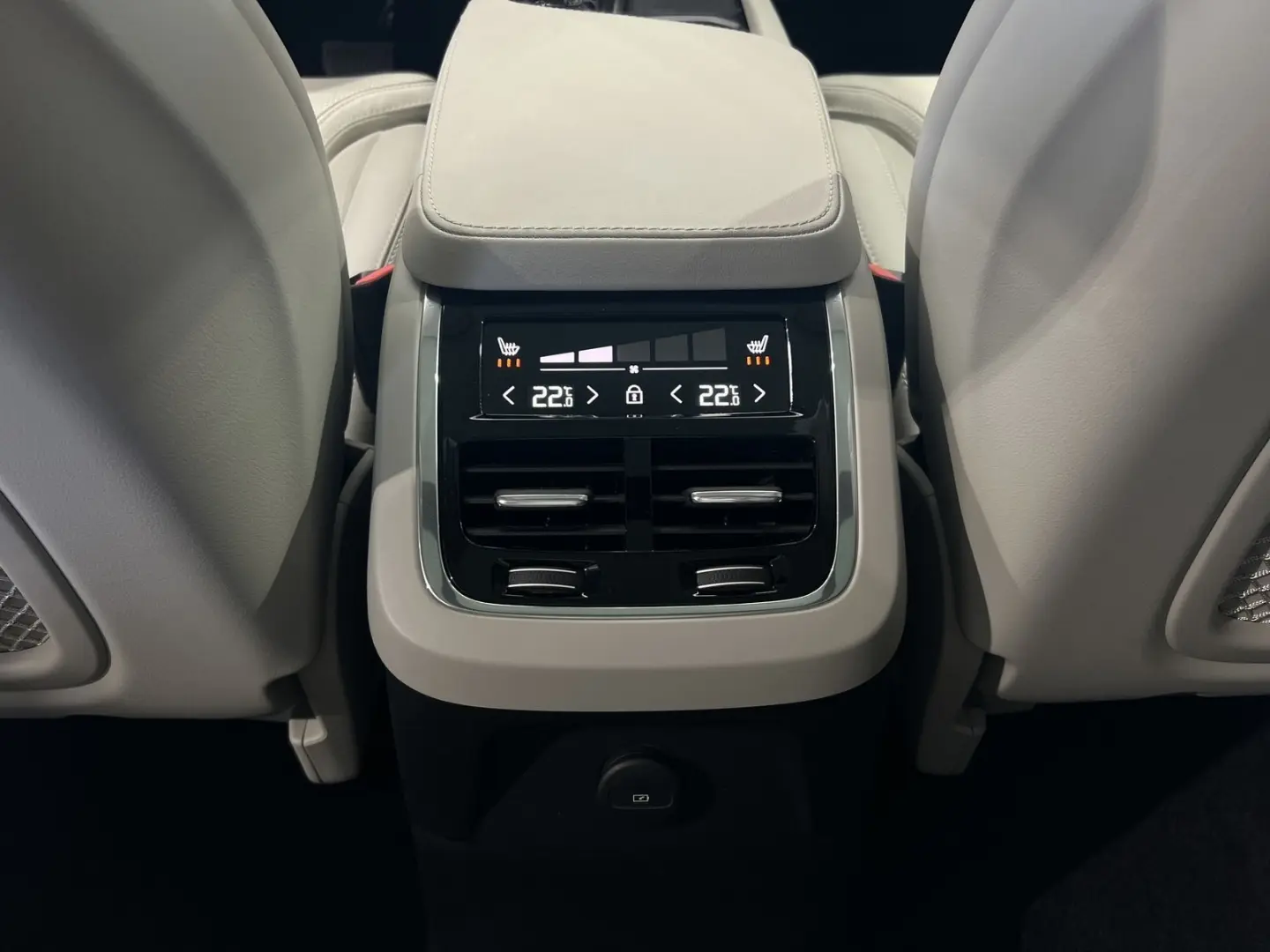 XC90 T8 Plus Bright Recharge AWD Sitzklima Pano
