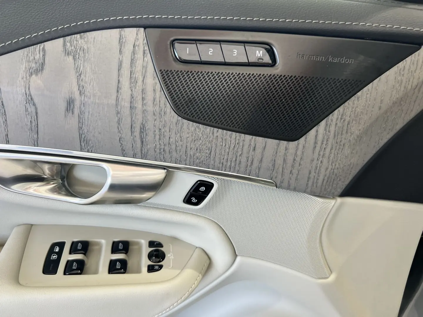 XC90 T8 Plus Bright Recharge AWD Sitzklima Pano