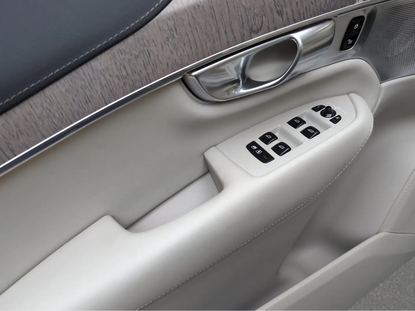 XC90+T8+Recharge+AWD+GT+Ultimate+Bright+7 Sitze.