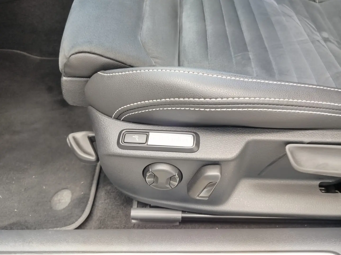VW PASSAT VAR ELEGANCE 2.0TDI/200CP DSG7 4X4