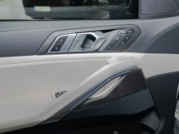 BMW X6 xDrive 30d M-Sport PANO AHK HUD