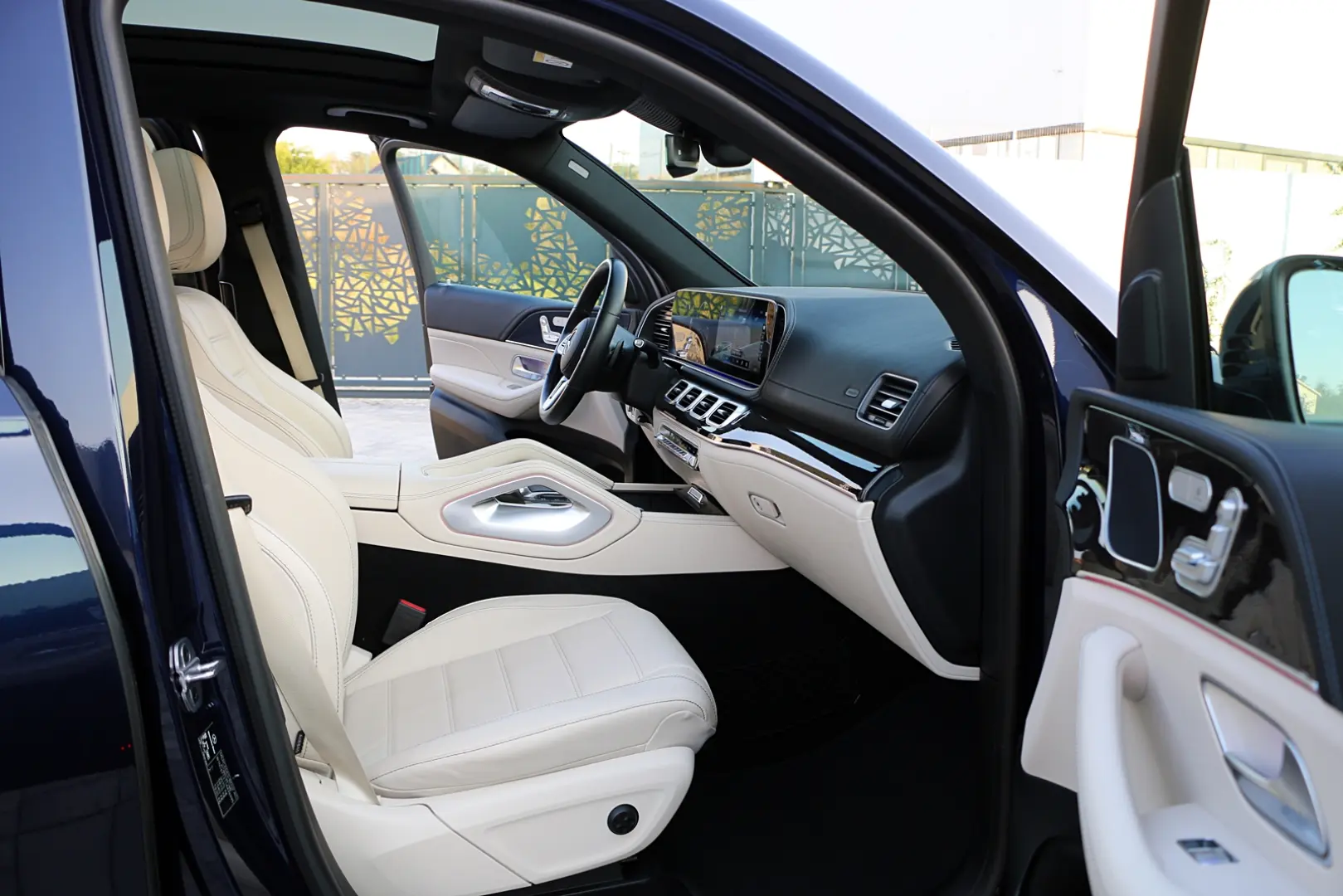 Milanne Auto Trade - TVA Inclus - Full Serice - Fara Daune