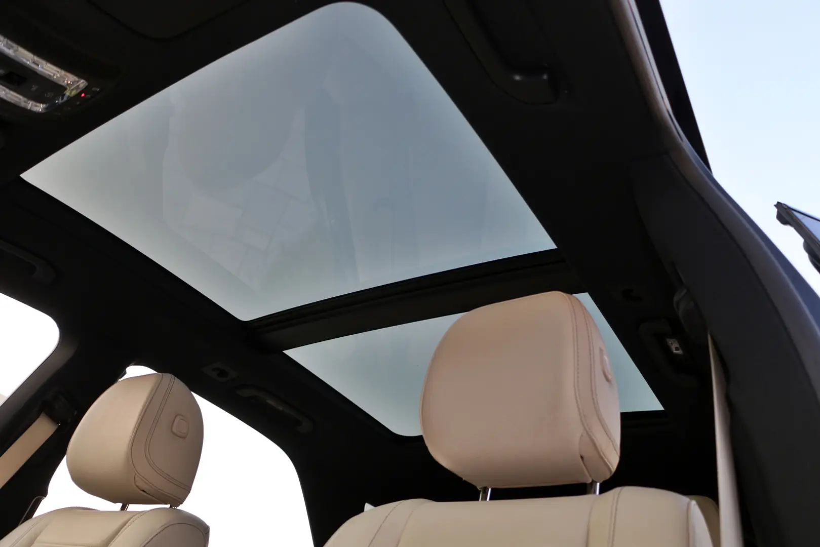 Milanne Auto Trade - TVA Inclus - Full Serice - Fara Daune