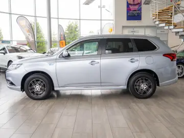 Mitsubishi Outlander 2.0MIVEC Plug-in Hybrid 4WD