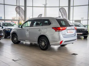 Mitsubishi Outlander 2.0MIVEC Plug-in Hybrid 4WD