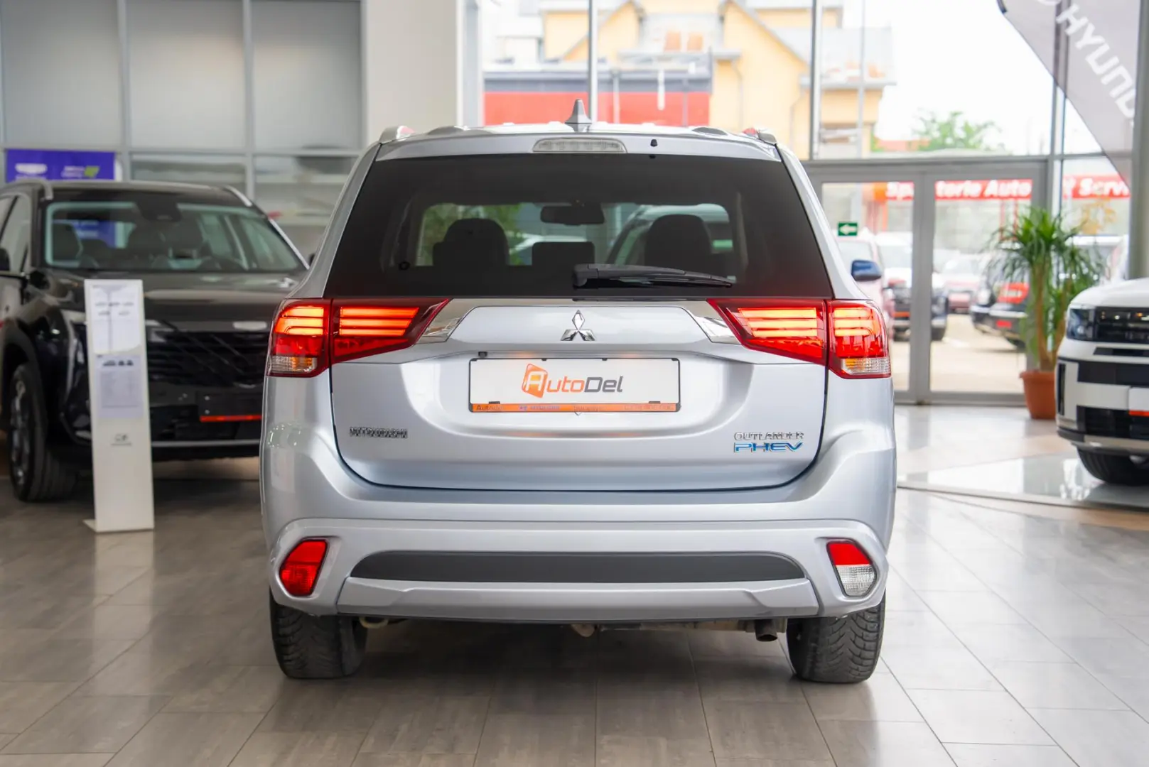 Mitsubishi Outlander 2.0MIVEC Plug-in Hybrid 4WD