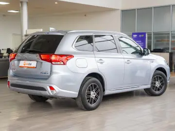 Mitsubishi Outlander 2.0MIVEC Plug-in Hybrid 4WD