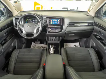 Mitsubishi Outlander 2.0MIVEC Plug-in Hybrid 4WD