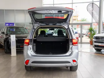 Mitsubishi Outlander 2.0MIVEC Plug-in Hybrid 4WD