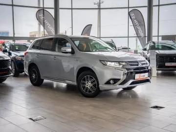 Mitsubishi Outlander 2.0MIVEC Plug-in Hybrid 4WD