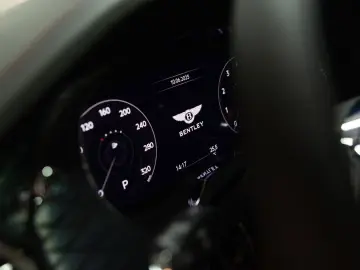 Bentayga V8 Azure EWB |First Edition|Black Line|