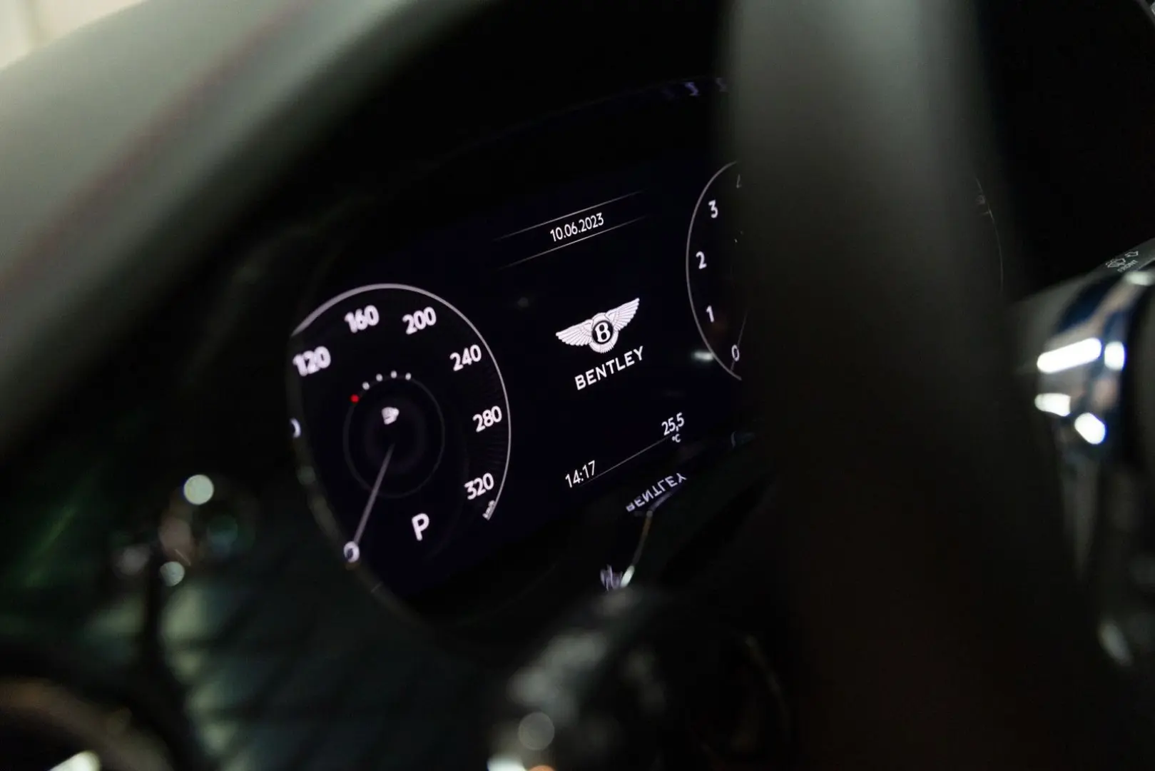 Bentayga V8 Azure EWB |First Edition|Black Line|
