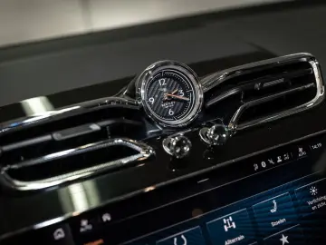 Bentayga V8 Azure EWB |First Edition|Black Line|