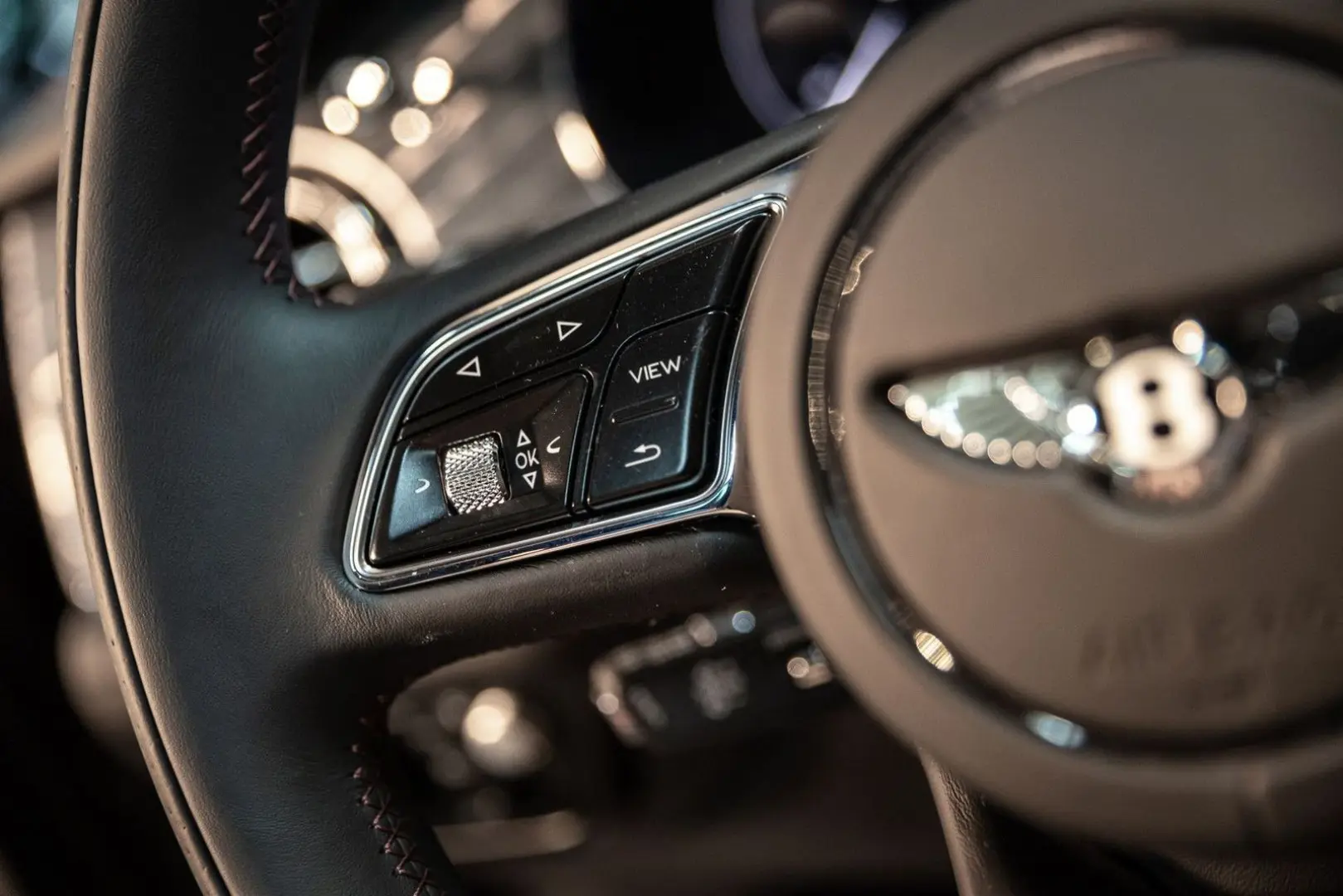 Bentayga V8 Azure EWB |First Edition|Black Line|