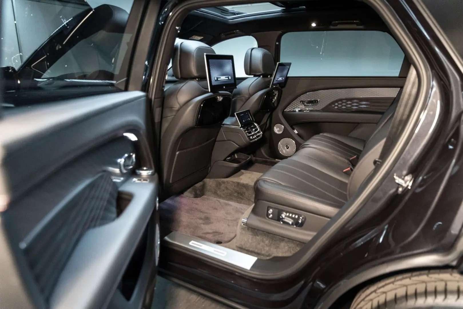 Bentayga V8 Azure EWB |First Edition|Black Line|