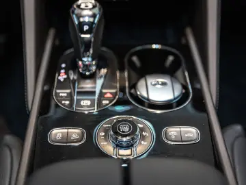 Bentayga V8 Azure EWB |First Edition|Black Line|